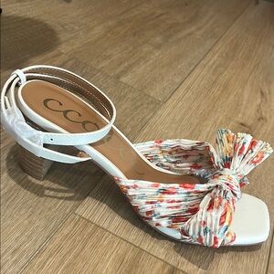 CCOCCI White and Red Heels with Decorative Bow